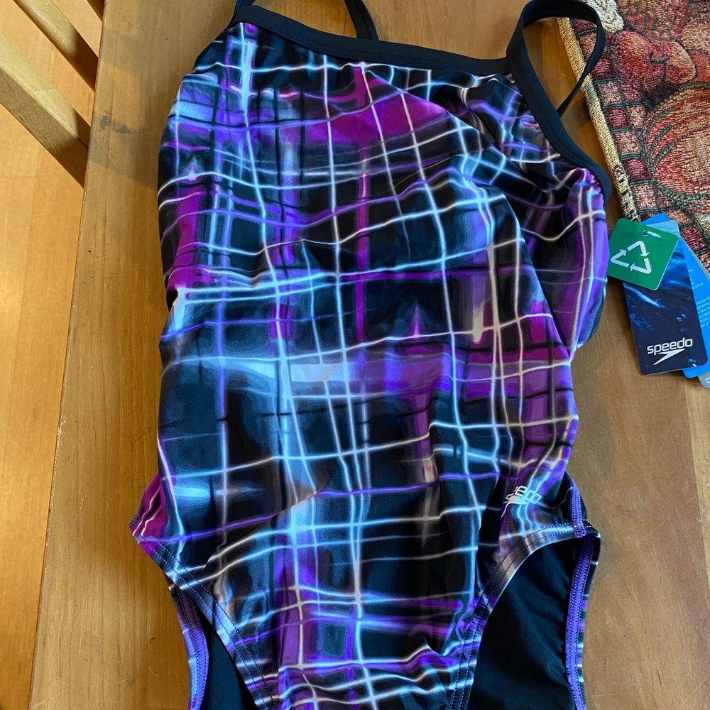 Speedo PowerFlex Eco size 8 or 34, NWT New runs small, fits like size 6 or 4